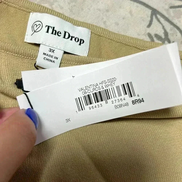 NWT Cropped one shoulder cut out - Picture 3 of 4